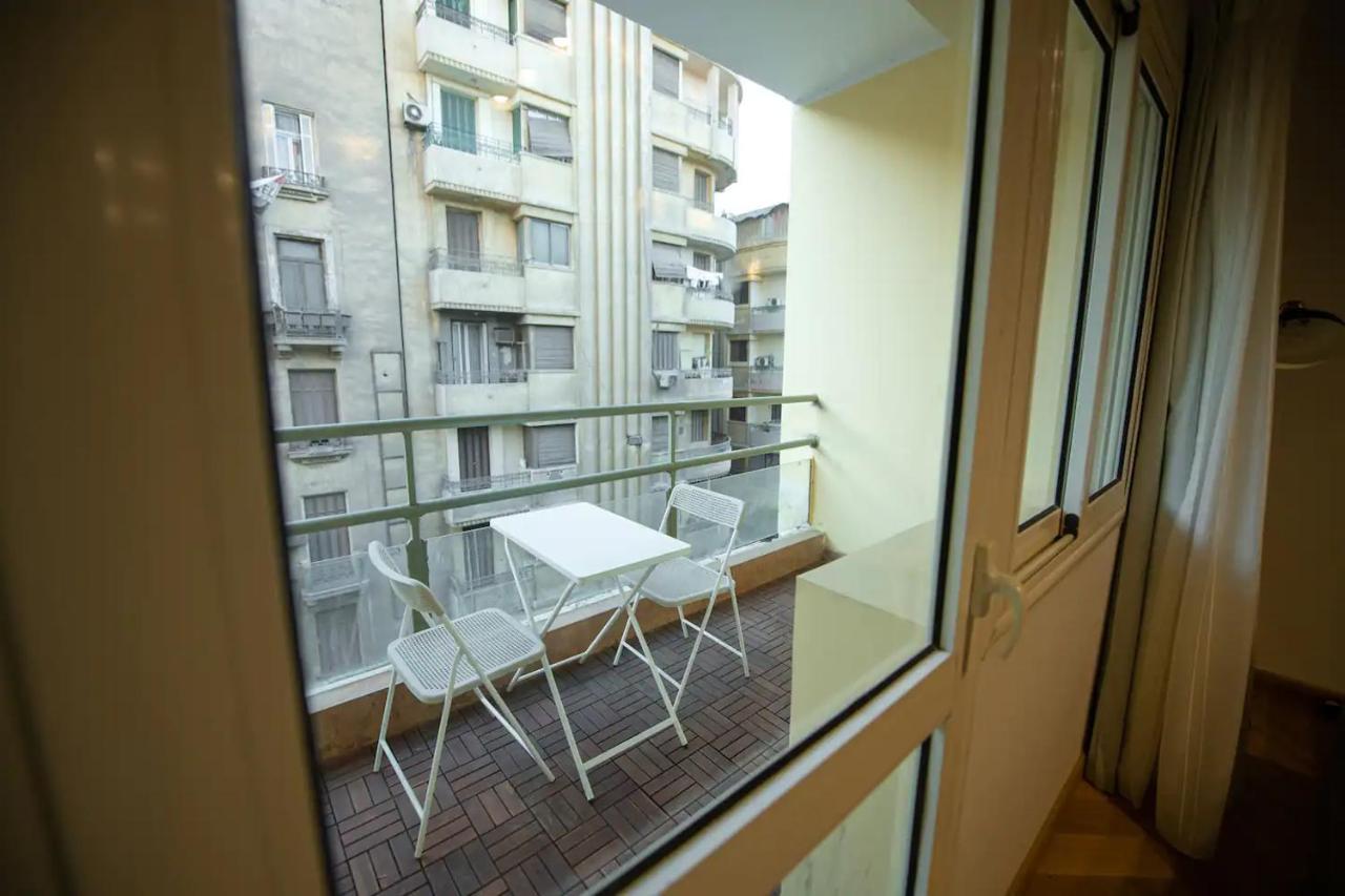 Grey L Downtown Ouzonian House Apartment *