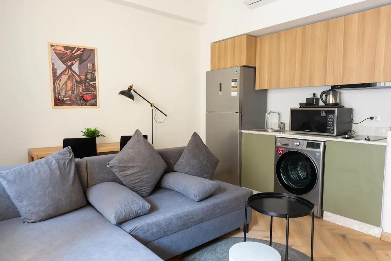 Grey L Downtown Ouzonian House Apartment
