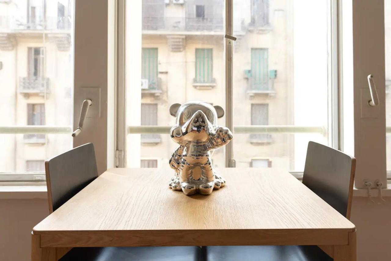 Grey L Downtown Ouzonian House Apartment *