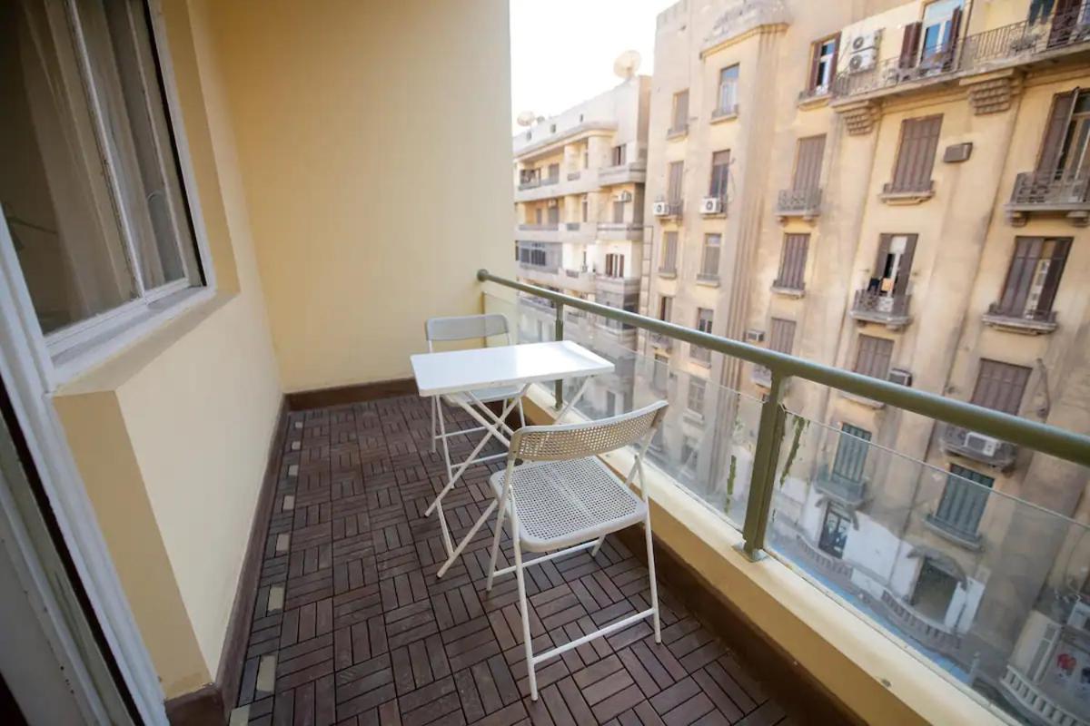 Grey L Downtown Ouzonian House Apartment
