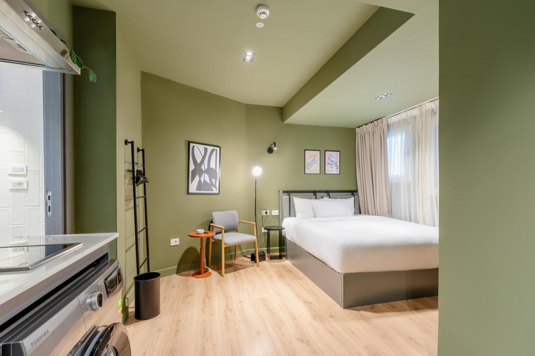 Grey L Downtown Ouzonian House Apartment